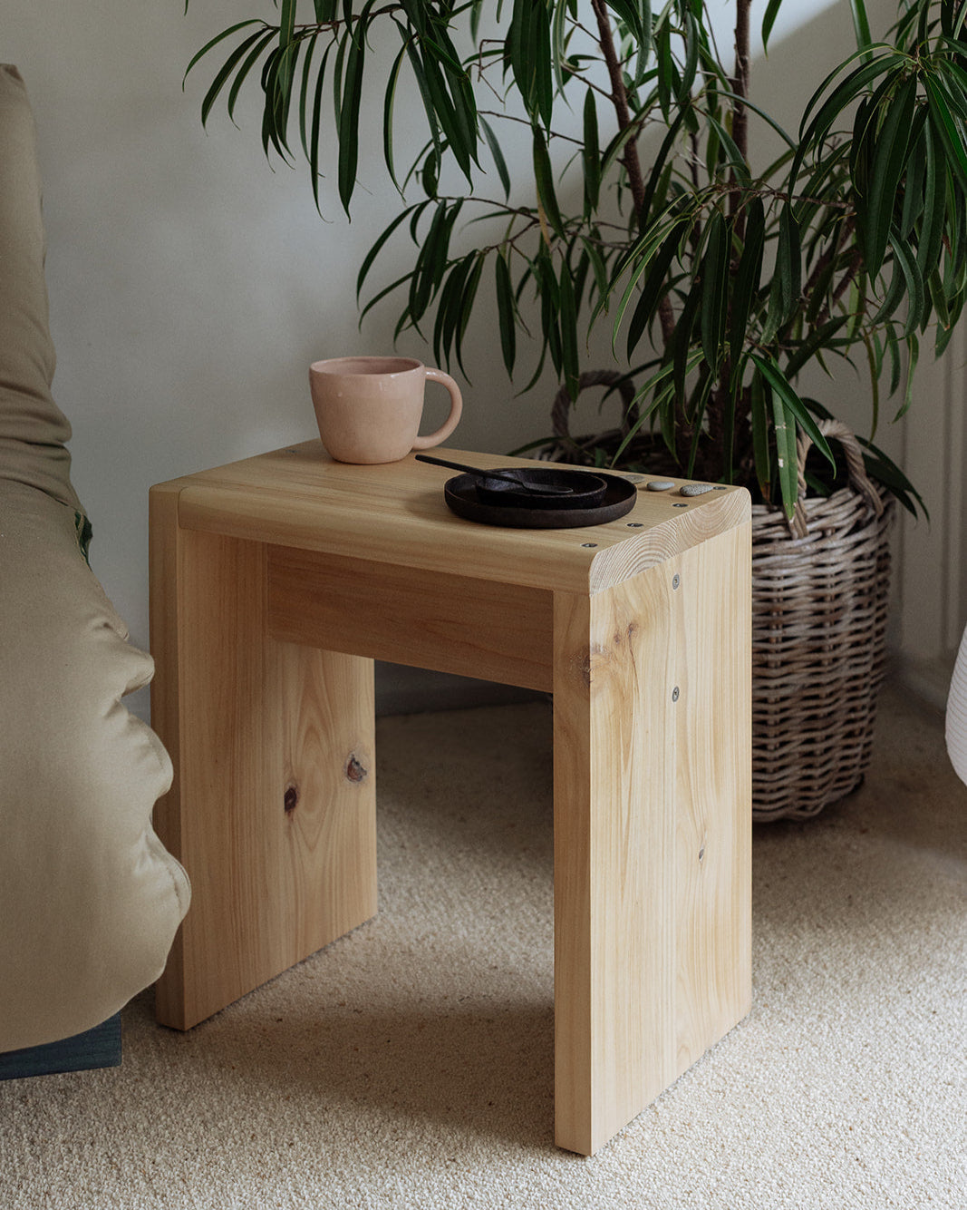 LANDING STOOL