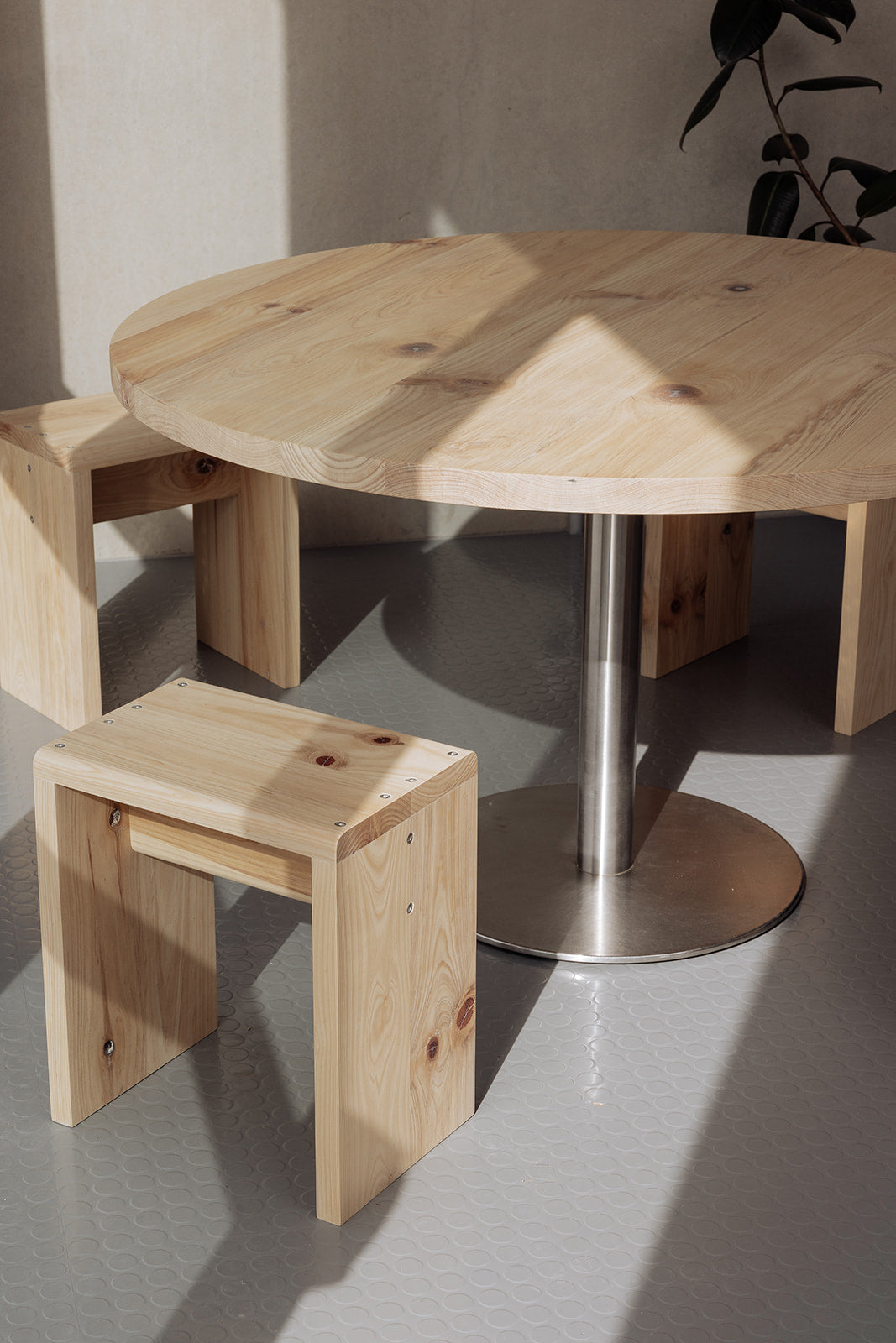 LANDING STOOL